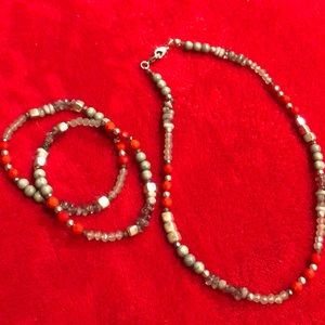 Necklace and bracelet set